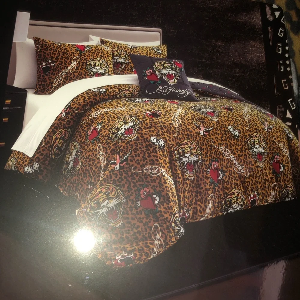 🖤 Ed Hardy 4 piece Reversible Leopard  Comforter  Full / Queen
